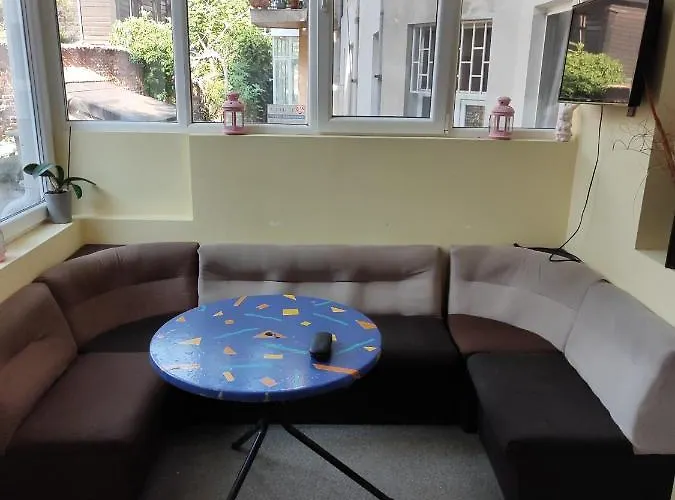 лидер хаус Hostel *