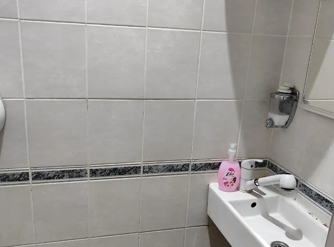 лидер хаус Hostel *