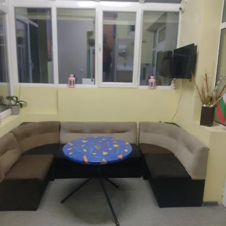 лидер хаус Хостел